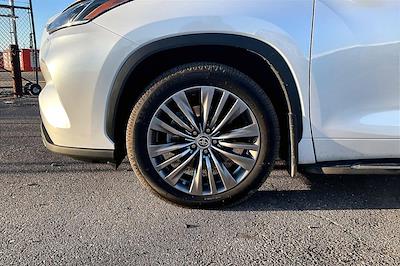 Used 2022 Toyota Highlander Platinum for sale #F12749A - photo 2