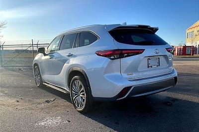 Used 2022 Toyota Highlander Platinum for sale #F12749A - photo 2