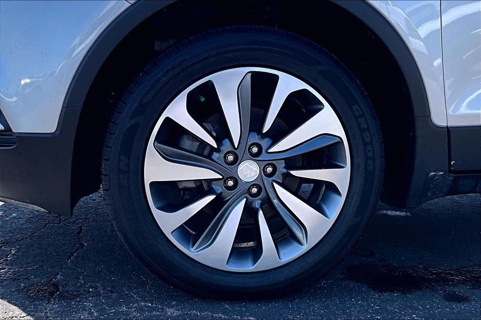 Used 2022 Buick Encore - photo 2