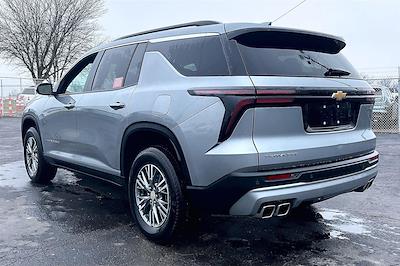 Used 2025 Chevrolet Traverse - photo 1