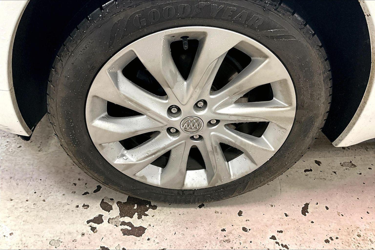 Used 2018 Buick Envision - photo 2