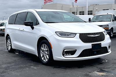 Used 2024 Chrysler Pacifica - photo 1