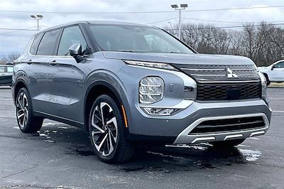 Used 2024 Mitsubishi Outlander - photo 1