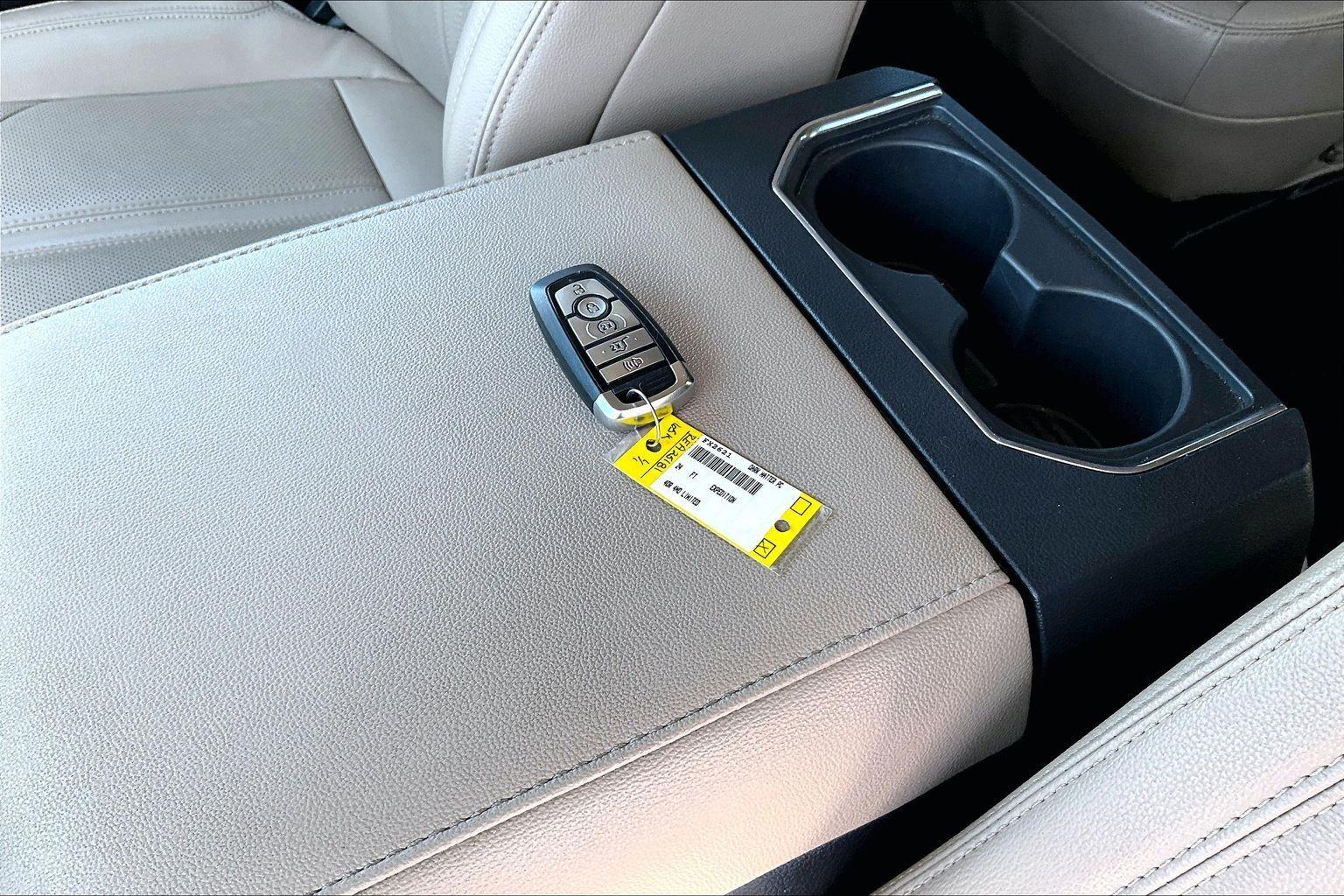 Used 2024 Ford Expedition - photo 13