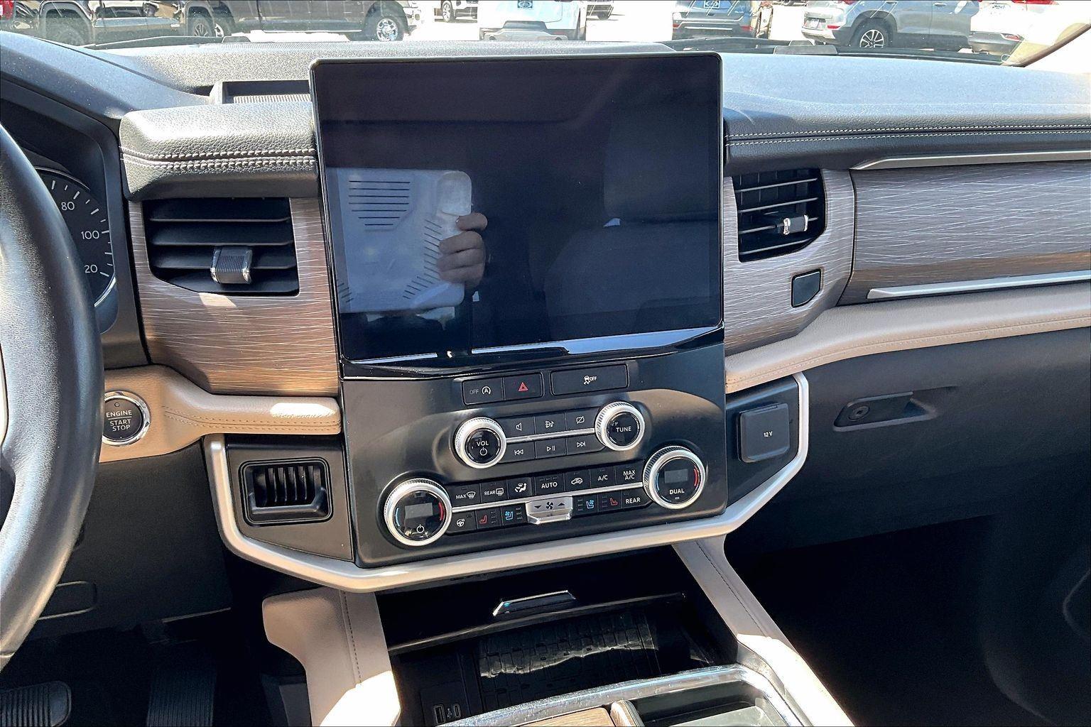 Used 2024 Ford Expedition - photo 8
