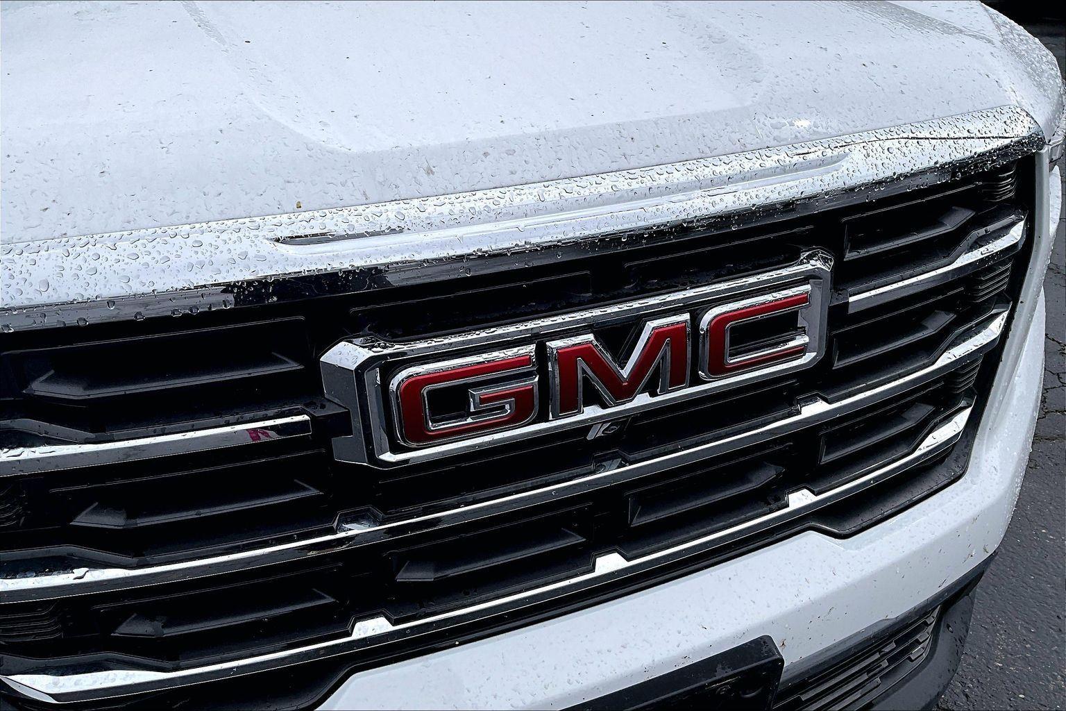 Used 2025 GMC Acadia - photo 5