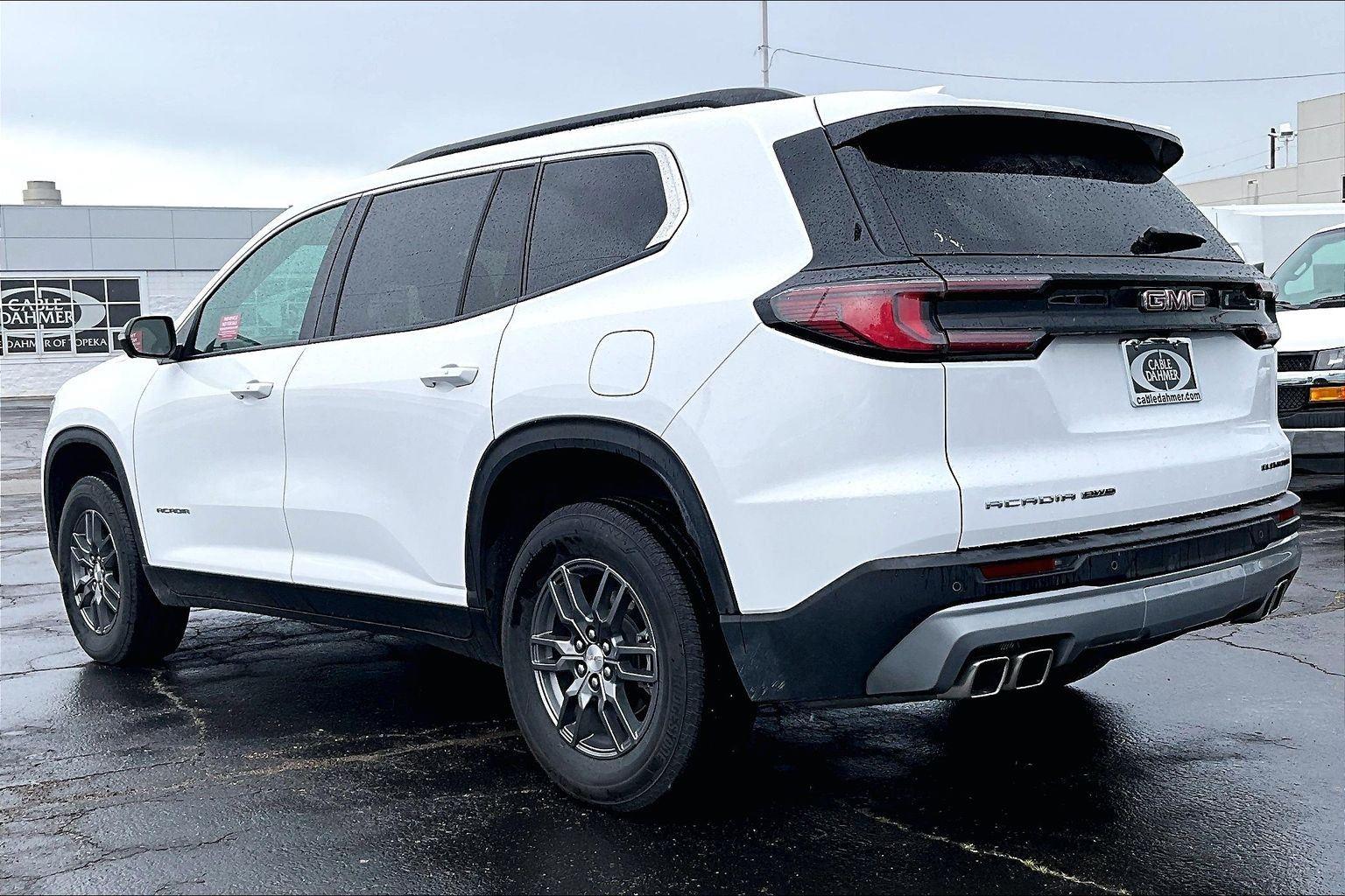 Used 2025 GMC Acadia - photo 7