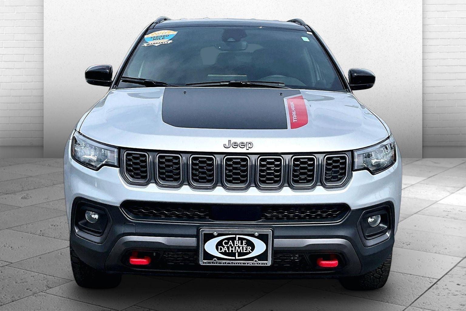Used 2025 Jeep Compass - photo 2