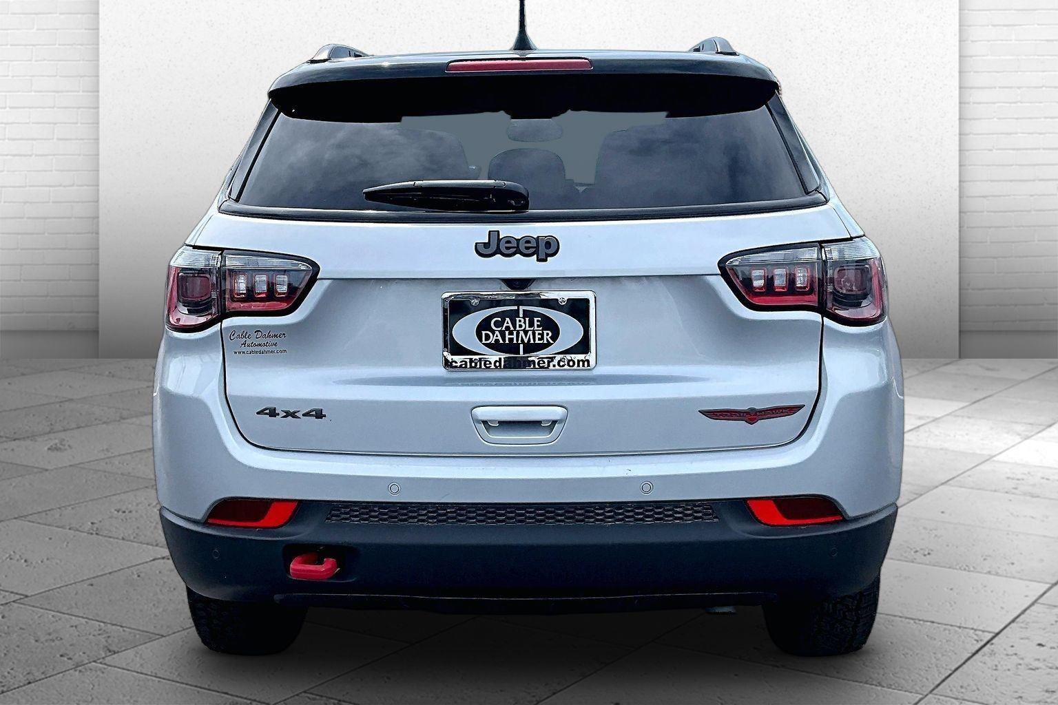 Used 2025 Jeep Compass - photo 5