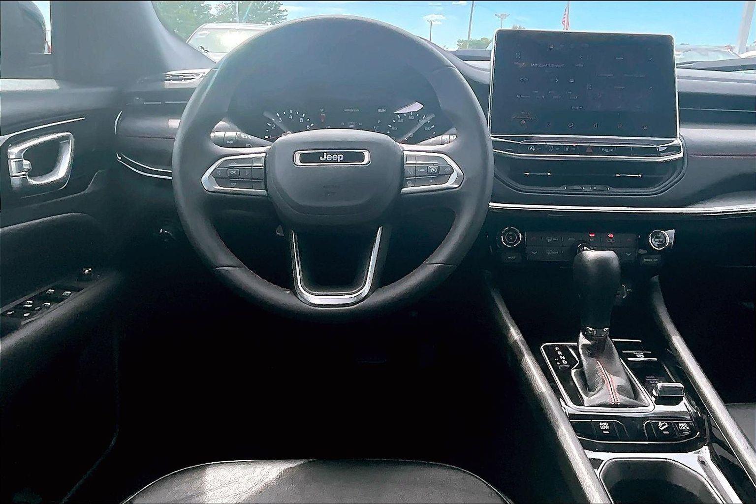 Used 2025 Jeep Compass - photo 7