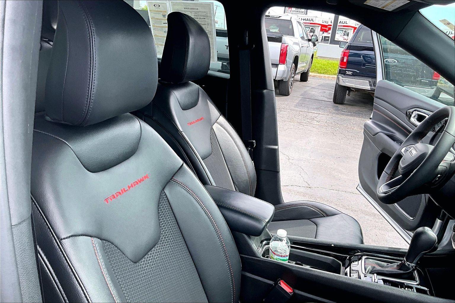 Used 2025 Jeep Compass - photo 9