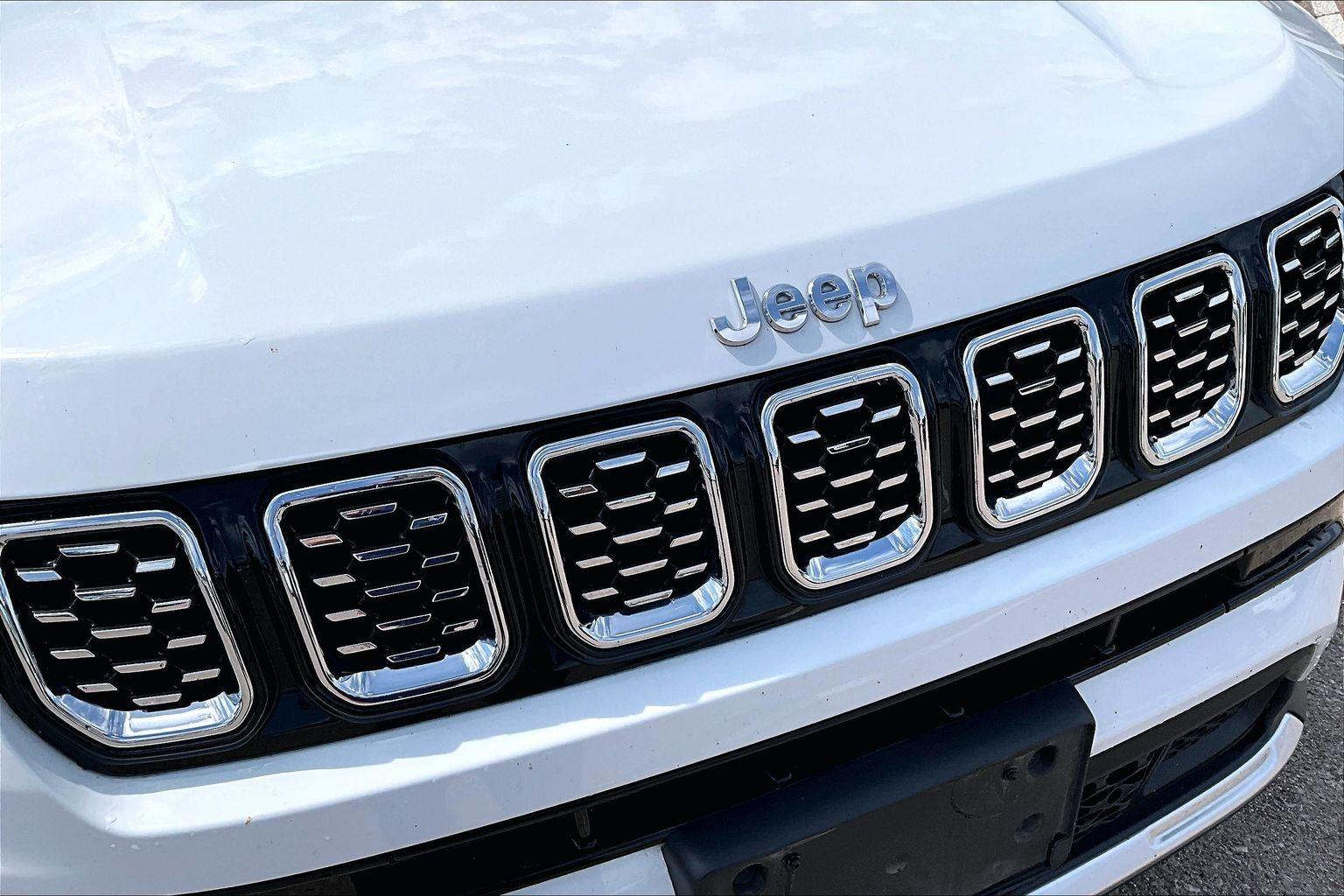 Used 2025 Jeep Compass - photo 5