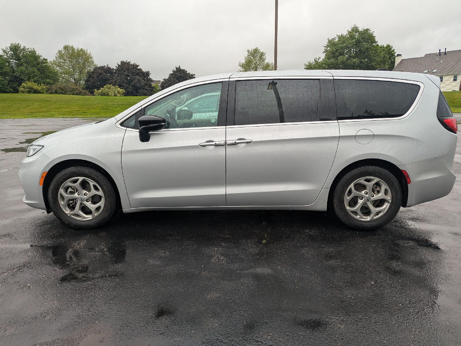 Used 2024 Chrysler Pacifica - photo 5