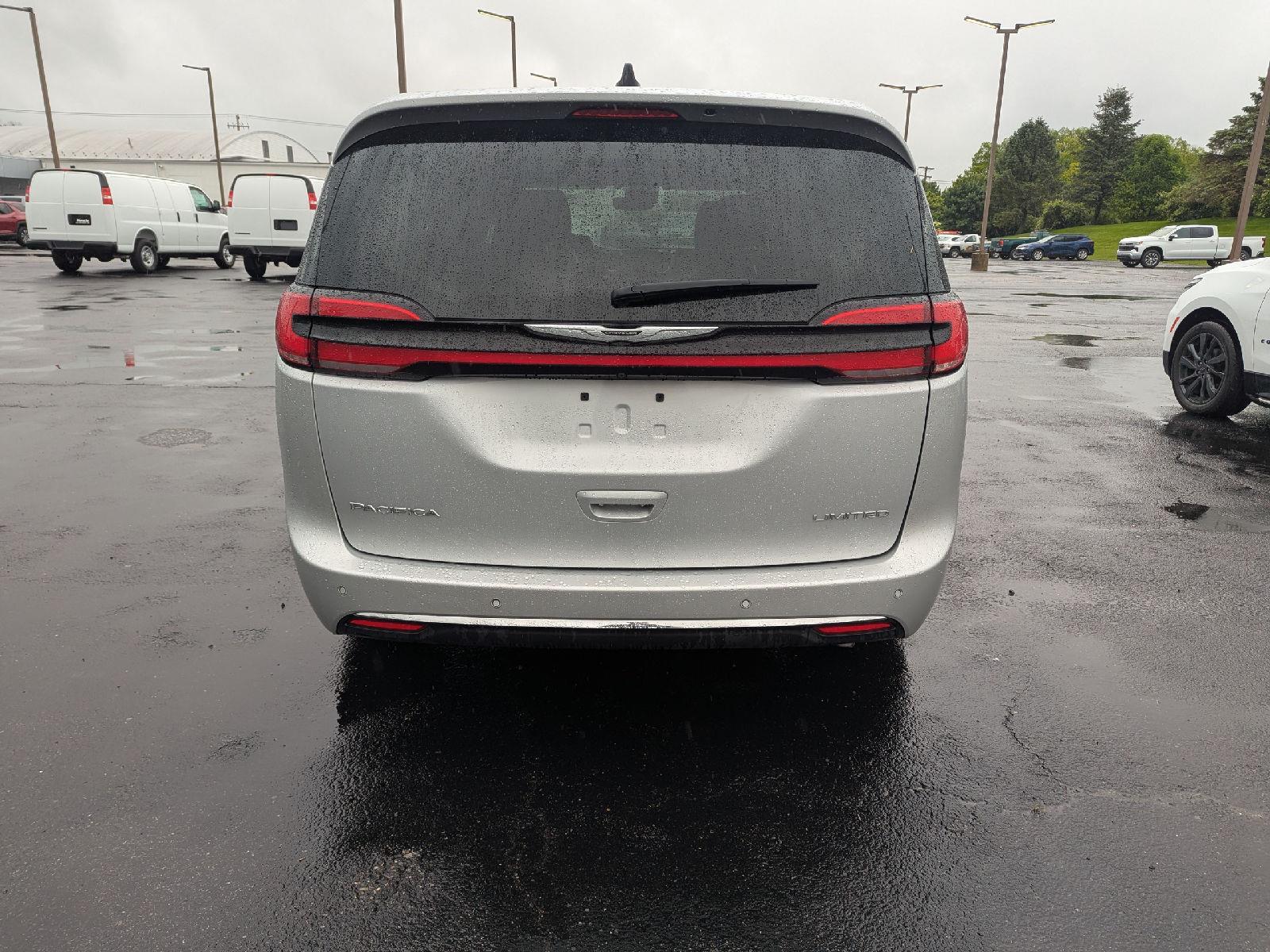 Used 2024 Chrysler Pacifica - photo 7