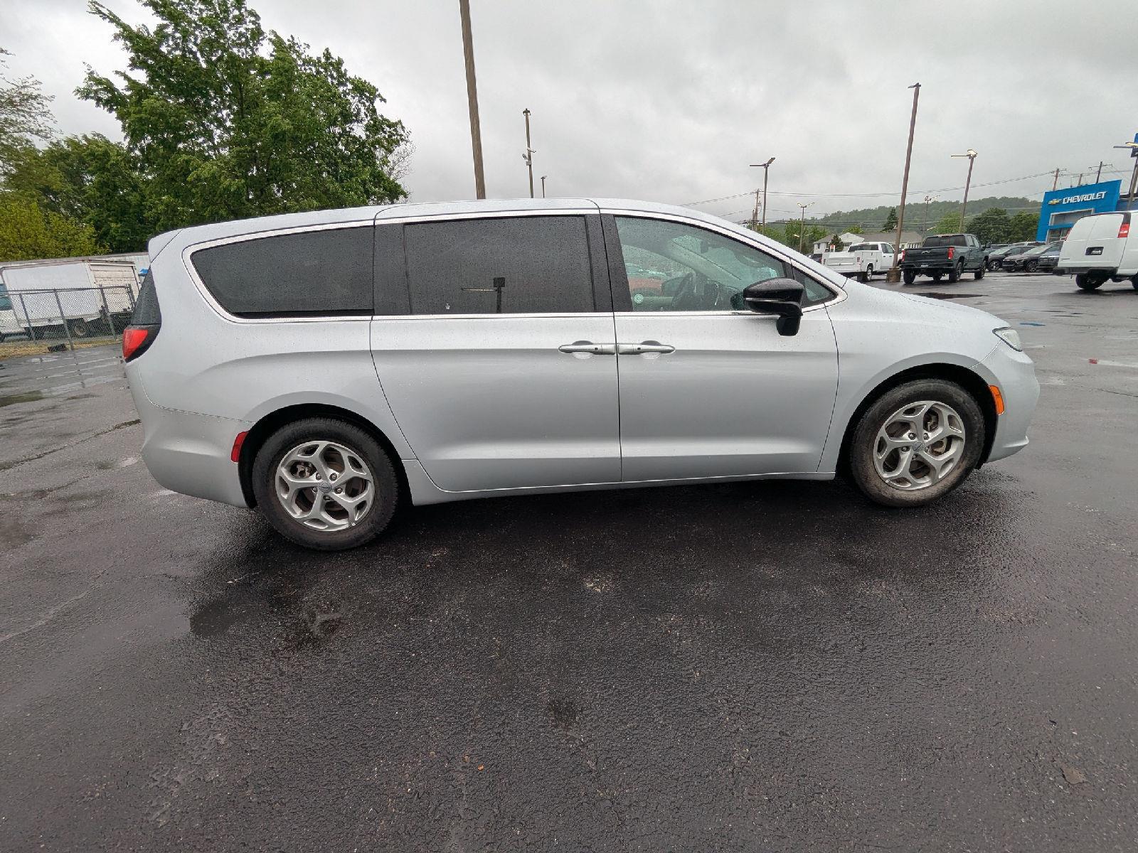 Used 2024 Chrysler Pacifica - photo 9