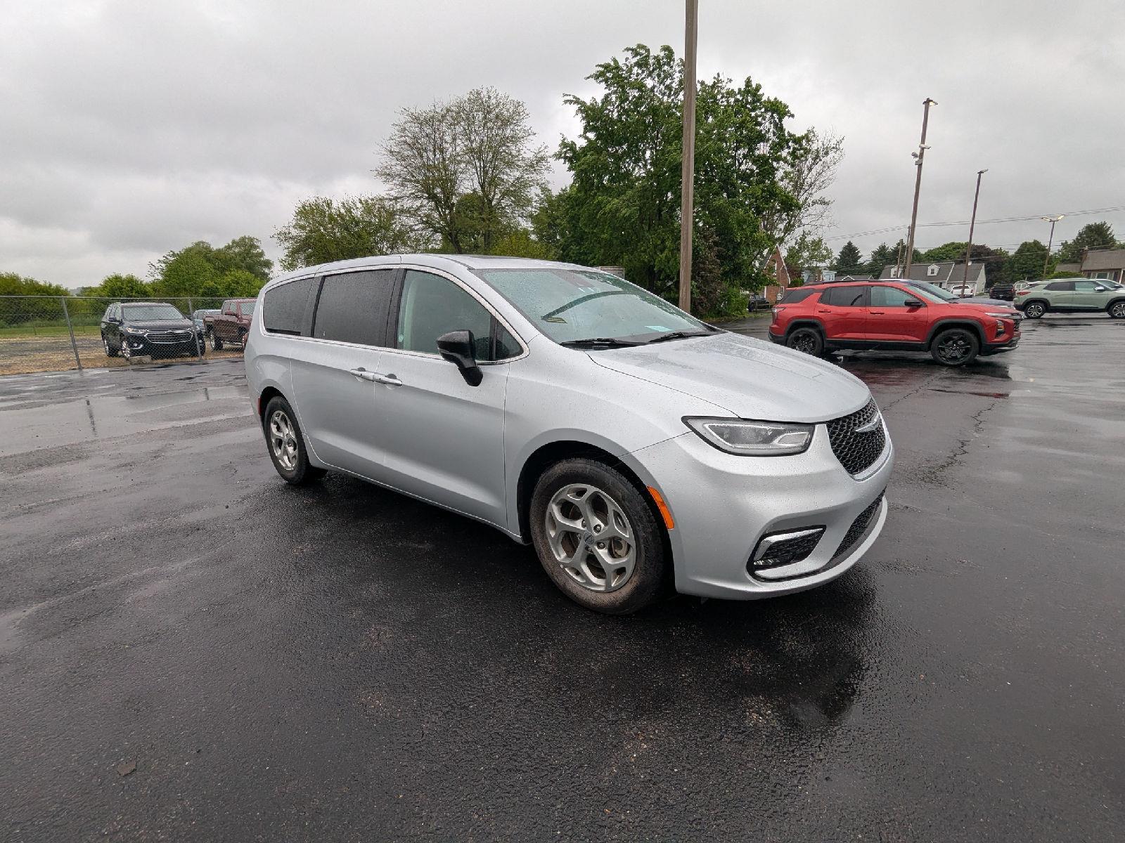 Used 2024 Chrysler Pacifica - photo 10