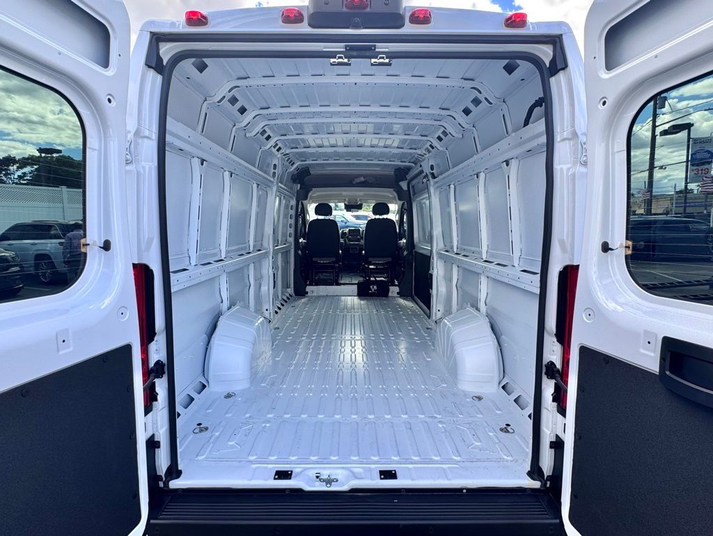 Used 2025 Ram ProMaster 3500 - photo 2