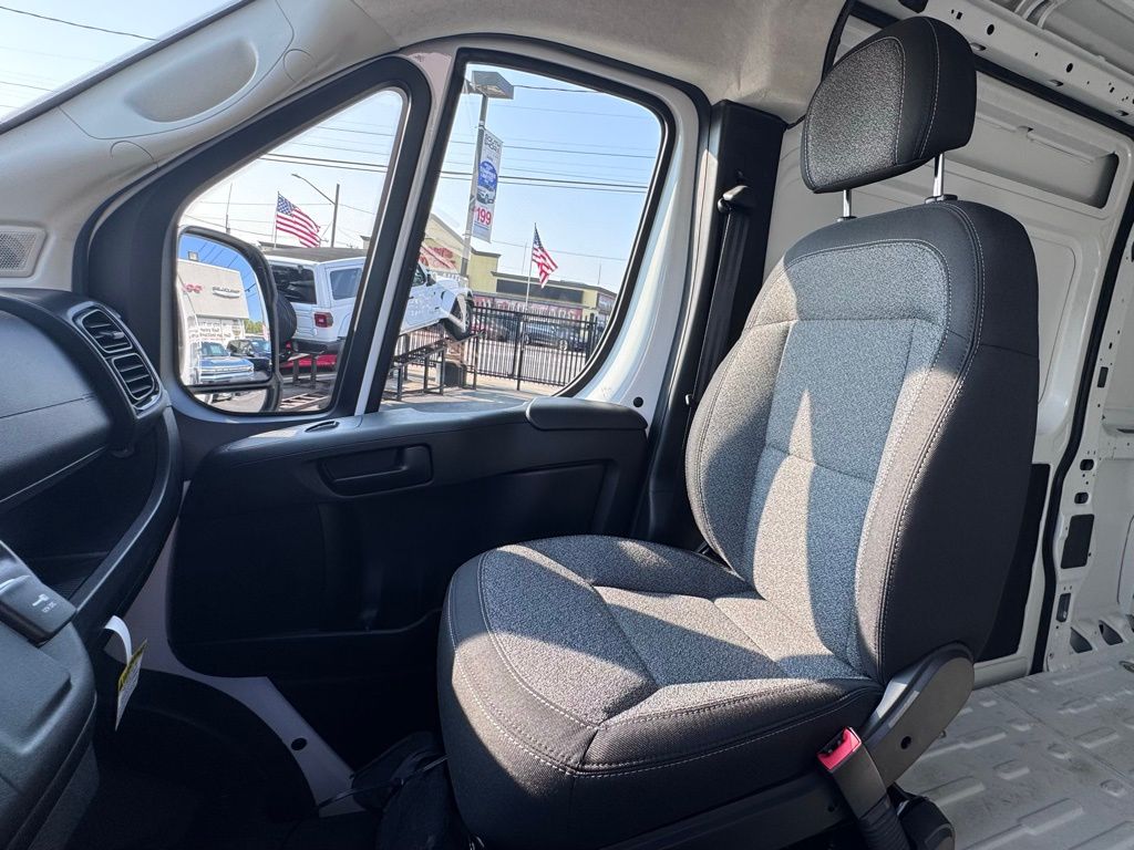 Used 2025 Ram ProMaster 2500 - photo 18