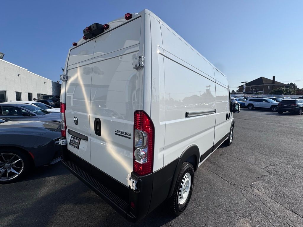 Used 2025 Ram ProMaster 2500 - photo 2