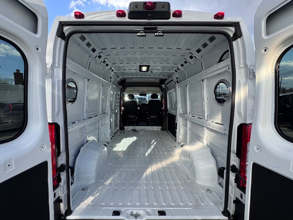 Used 2025 Ram ProMaster 2500 - photo 9