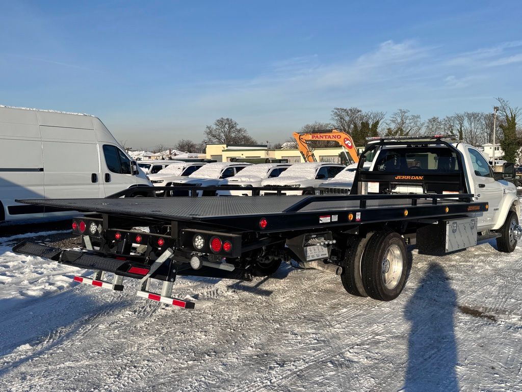 Used 2025 Ram 5500 - photo 2