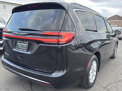 Used 2022 Chrysler Pacifica - photo 1