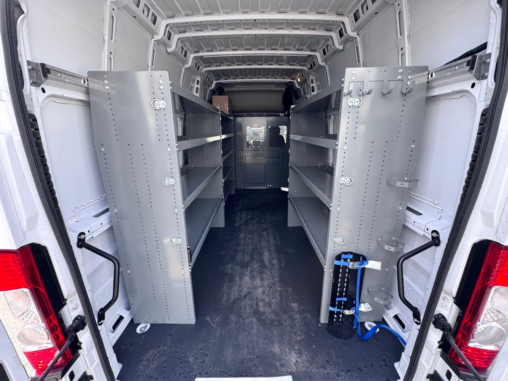 Used 2025 Ram ProMaster 3500 - photo 2