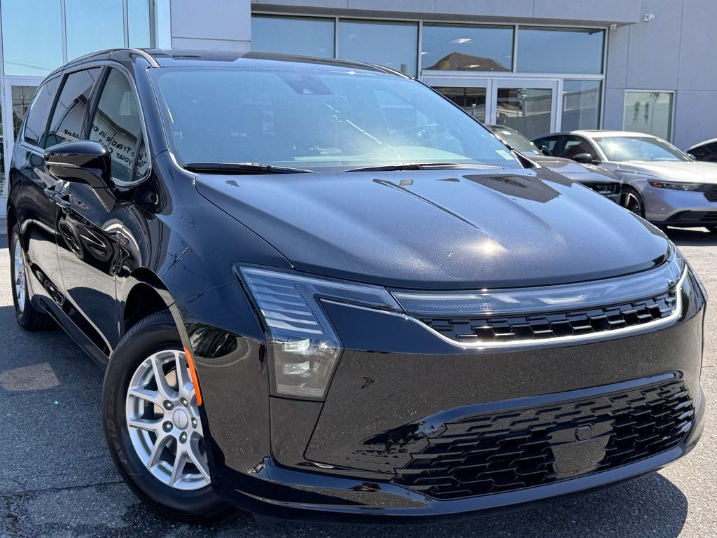 Used 2027 Chrysler Pacifica - photo 1