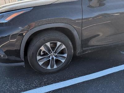 Used 2021 Toyota Highlander - photo 1