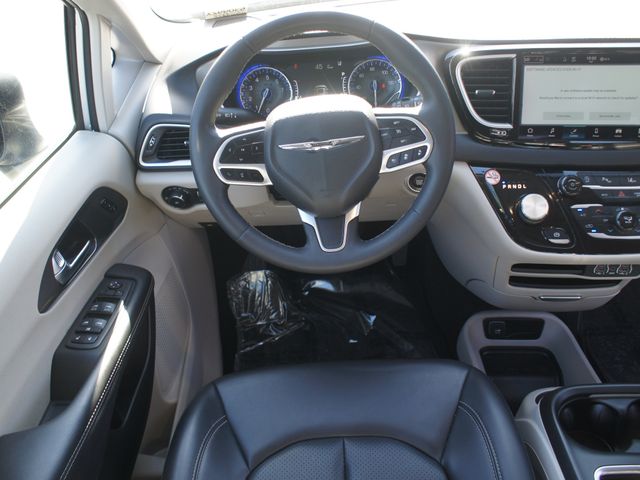 Used 2023 Chrysler Pacifica - photo 7
