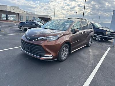 Used 2023 Toyota Sienna - photo 1