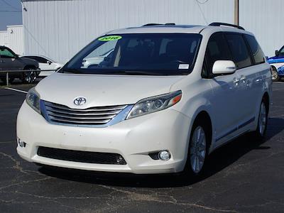 Used 2016 Toyota Sienna - photo 1