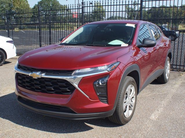 Used 2025 Chevrolet Trax - photo 1