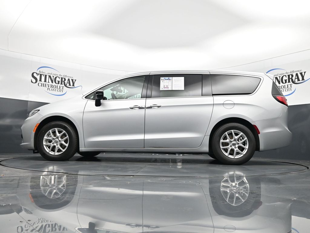 Used 2024 Chrysler Pacifica - photo 34