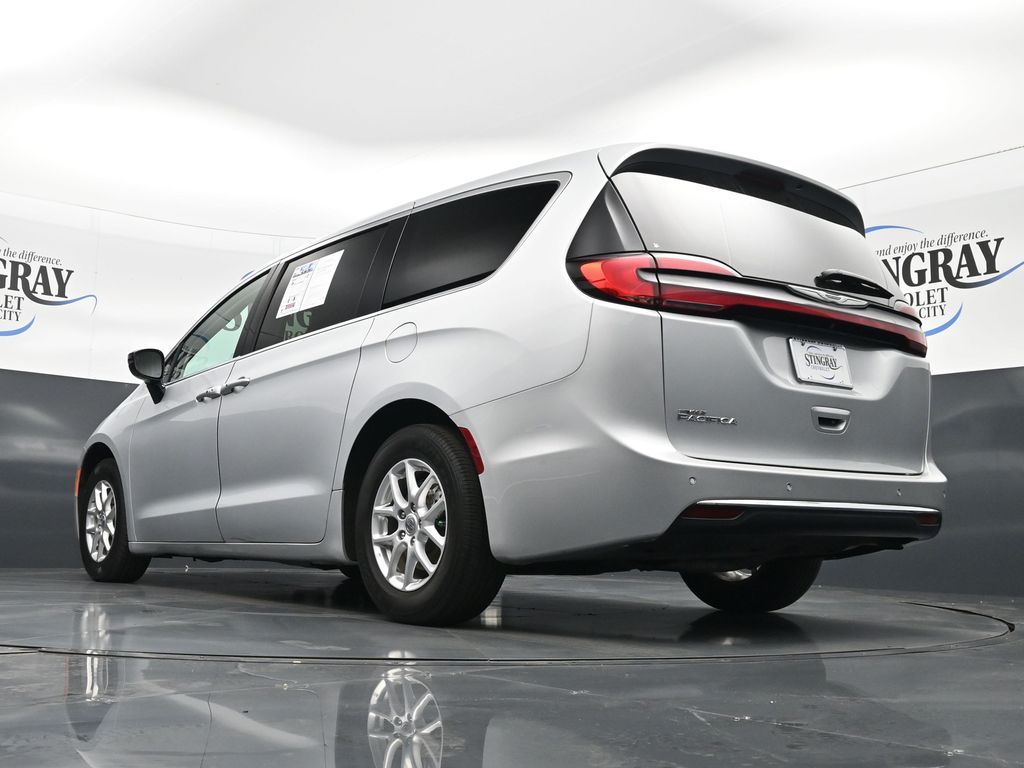 Used 2024 Chrysler Pacifica - photo 35