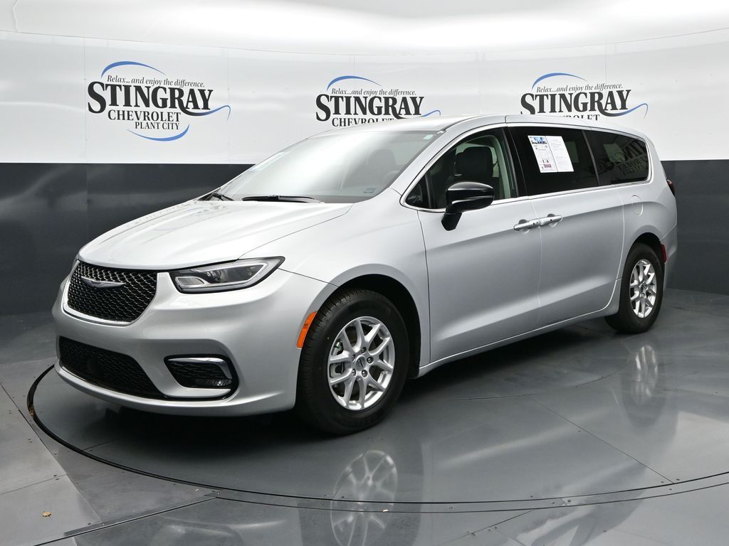 Used 2024 Chrysler Pacifica - photo 6
