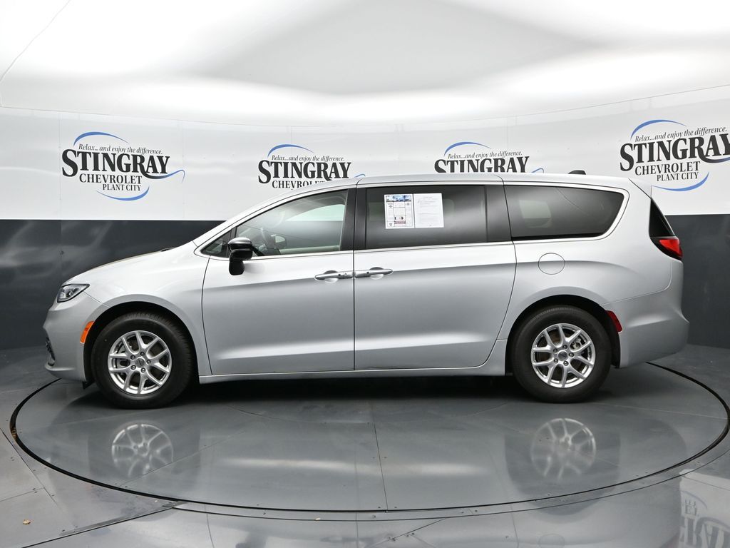 Used 2024 Chrysler Pacifica - photo 7
