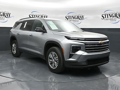 Used 2025 Chevrolet Traverse - photo 1