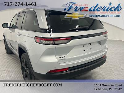 Used 2022 Jeep Grand Cherokee - photo 1