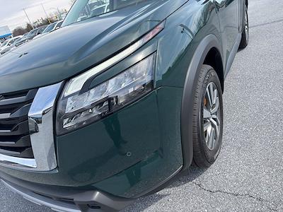 Used 2025 Nissan Pathfinder - photo 1