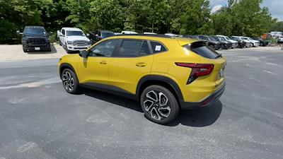 2025 Chevrolet Trax FWD SUV for sale #281481 - photo 2