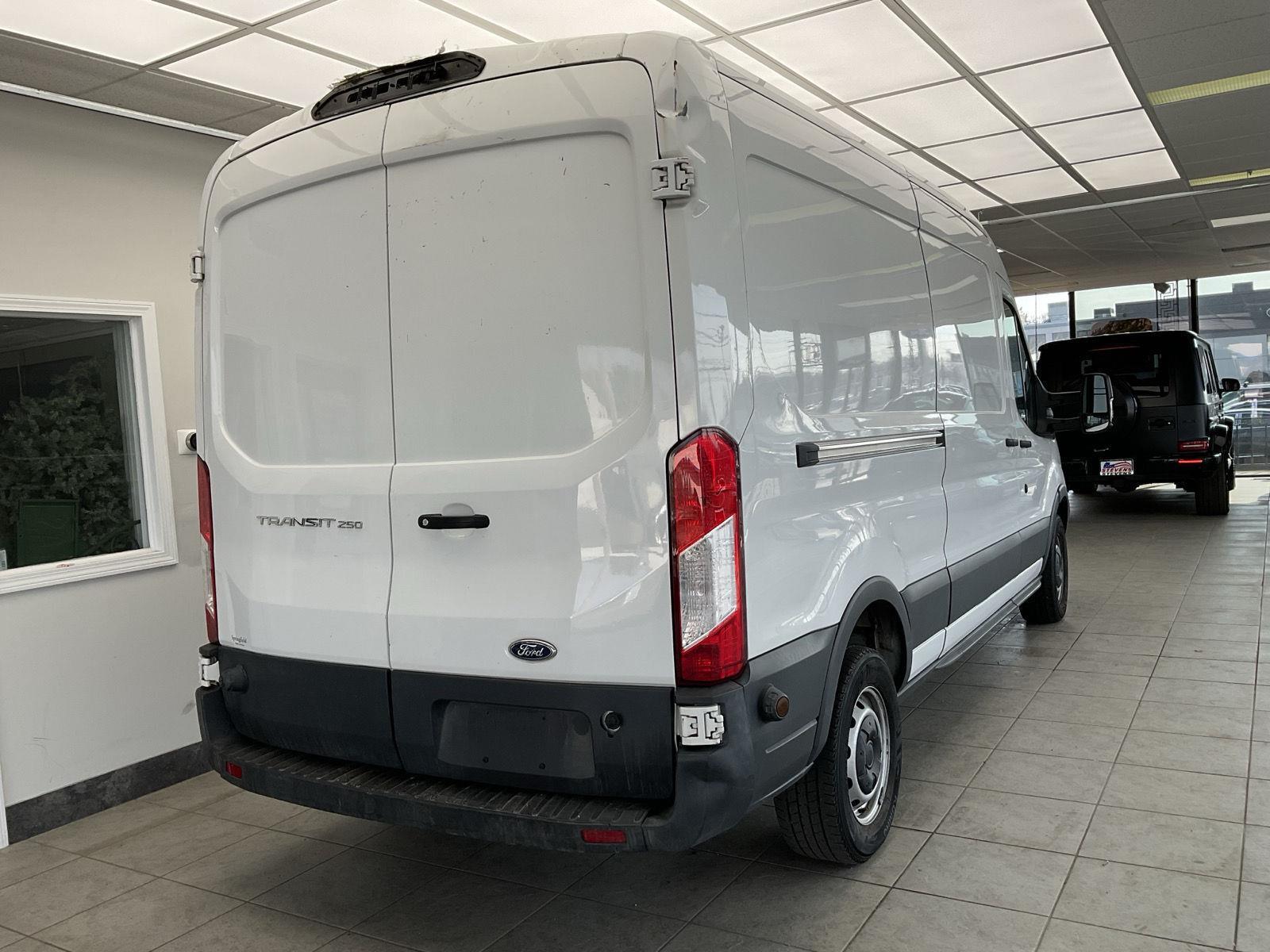 Used 2018 Ford Transit 250 - photo 8