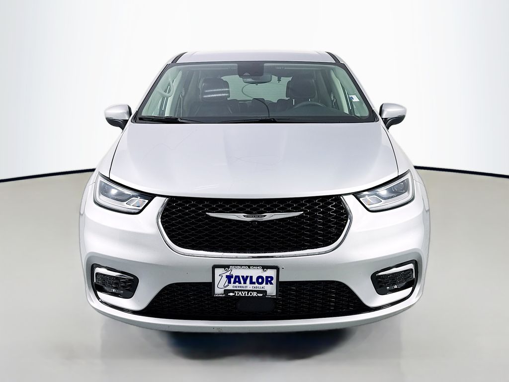 Used 2023 Chrysler Pacifica - photo 2
