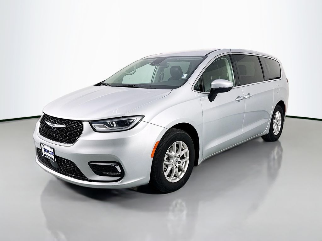 Used 2023 Chrysler Pacifica - photo 5