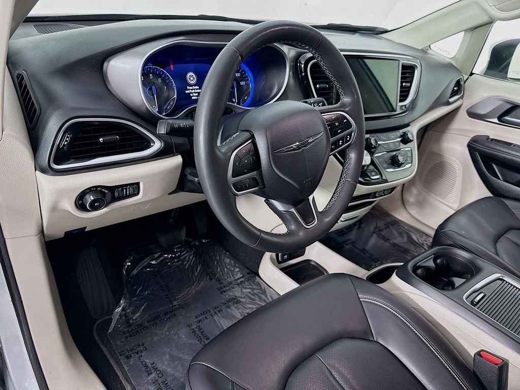Used 2023 Chrysler Pacifica - photo 11