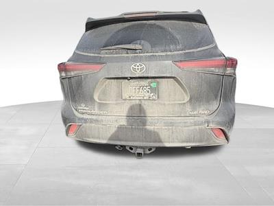 Used 2021 Toyota Highlander - photo 1