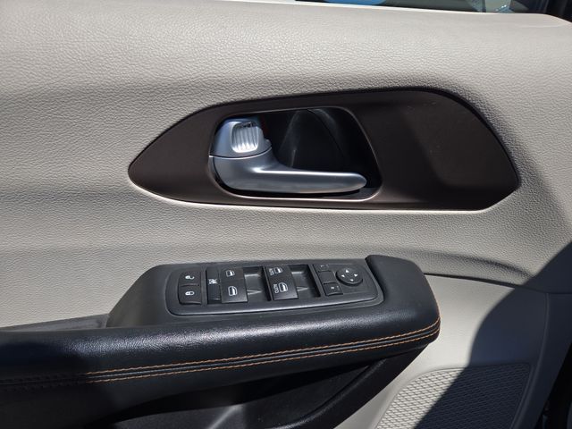 Used 2017 Chrysler Pacifica - photo 17
