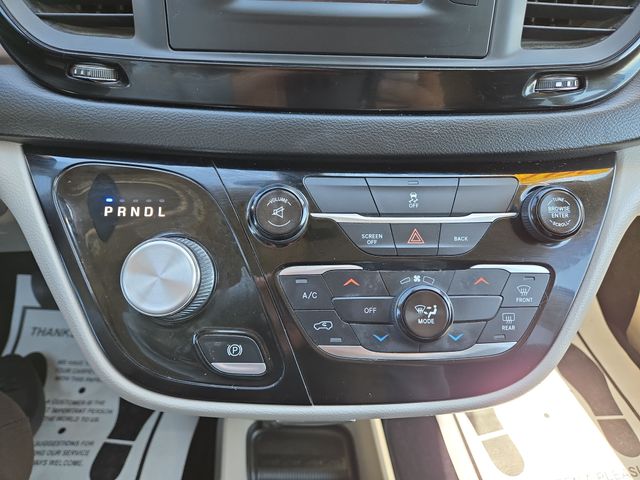 Used 2017 Chrysler Pacifica - photo 10