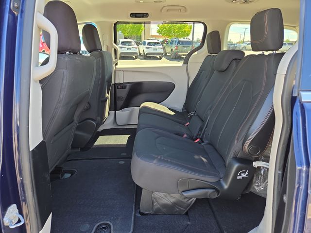 Used 2017 Chrysler Pacifica - photo 14