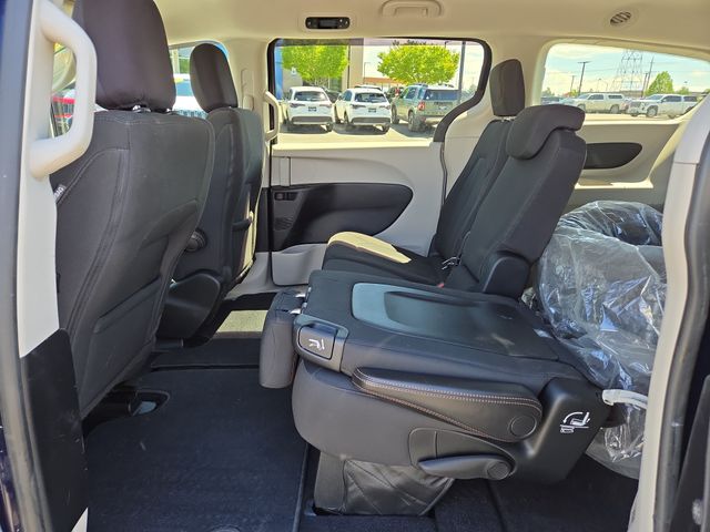 Used 2017 Chrysler Pacifica - photo 15